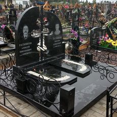 Памятник на кладбище