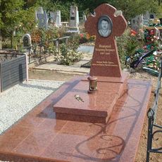 Памятник на кладбище