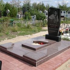 Памятник на кладбище