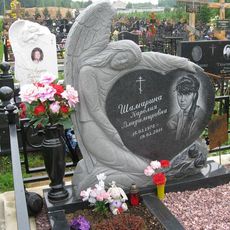 Памятник на кладбище
