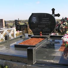 Памятник на кладбище