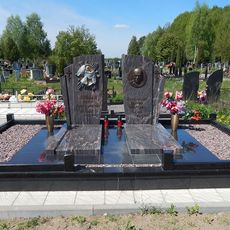 Памятник на кладбище