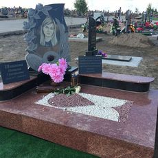 Памятник на кладбище