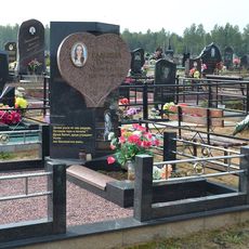 Памятник на кладбище