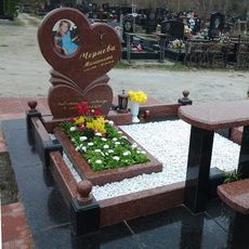 Памятник на кладбище