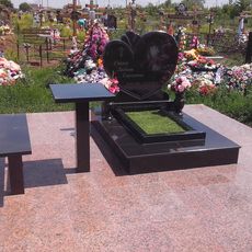 Памятник на кладбище