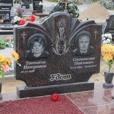 Памятник на кладбище