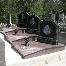 Памятник на кладбище