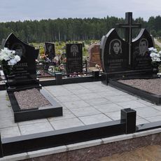 Памятник на кладбище