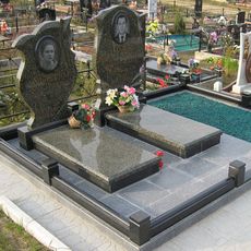 Памятник на кладбище