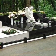 Памятник на кладбище