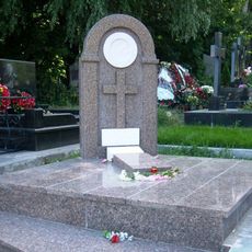 Памятник на кладбище