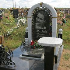 Памятник на кладбище