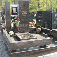 Памятник на кладбище