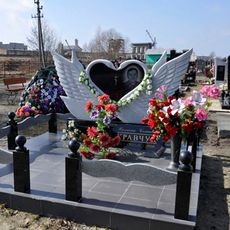 Памятник на кладбище
