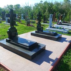 Памятник на кладбище
