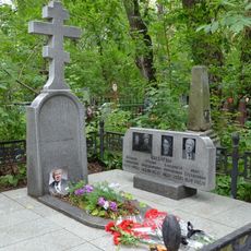 Памятник на кладбище