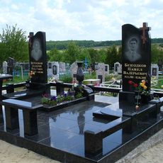 Памятник на кладбище