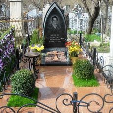 Памятник на кладбище