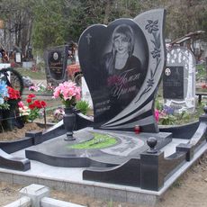 Памятник на кладбище