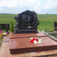 Памятник на кладбище
