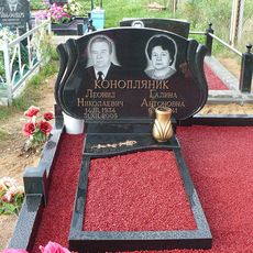 Памятник на кладбище