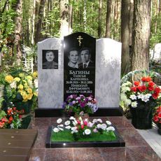 Памятник на кладбище