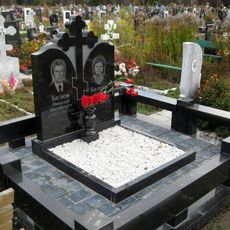 Памятник на кладбище