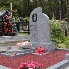 Памятник на кладбище