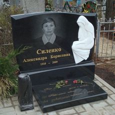 Памятник на кладбище