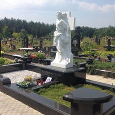Памятник на кладбище
