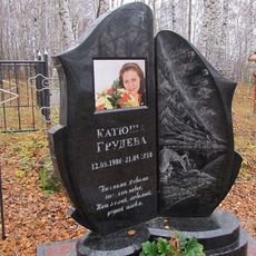 Памятник на кладбище