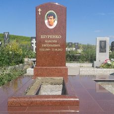 Памятник на кладбище
