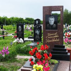 Памятник на кладбище