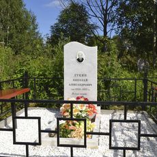Памятник на кладбище