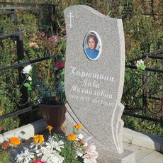 Памятник на кладбище