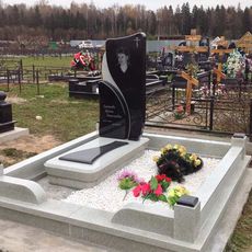 Памятник на кладбище