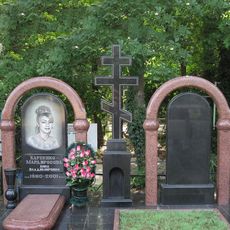 Памятник на кладбище