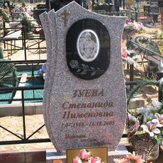 Памятник на кладбище