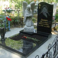 Памятник на кладбище