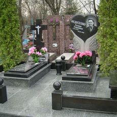 Памятник на кладбище